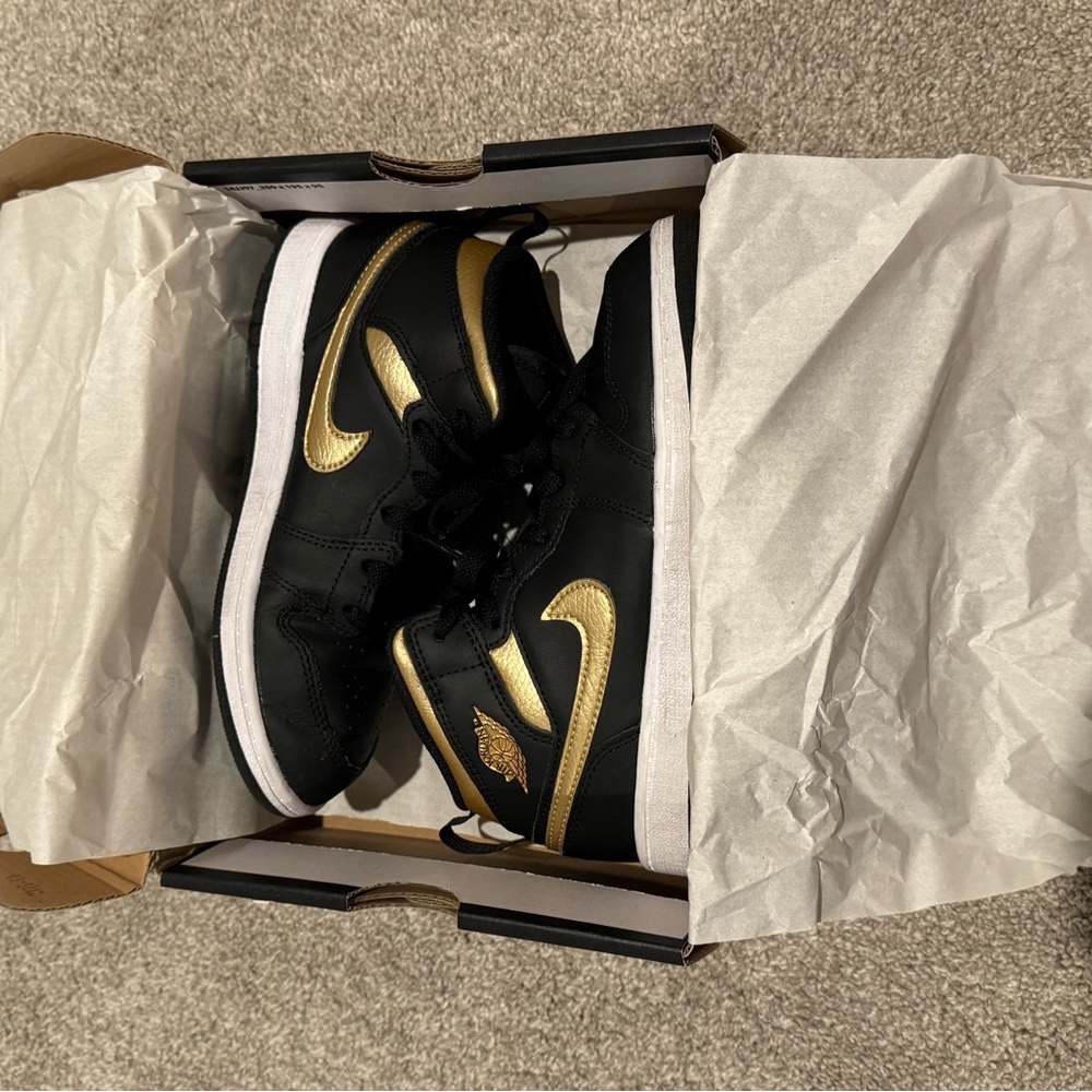 Jordan 1 Kids Sneakers Black and Gold Size 2